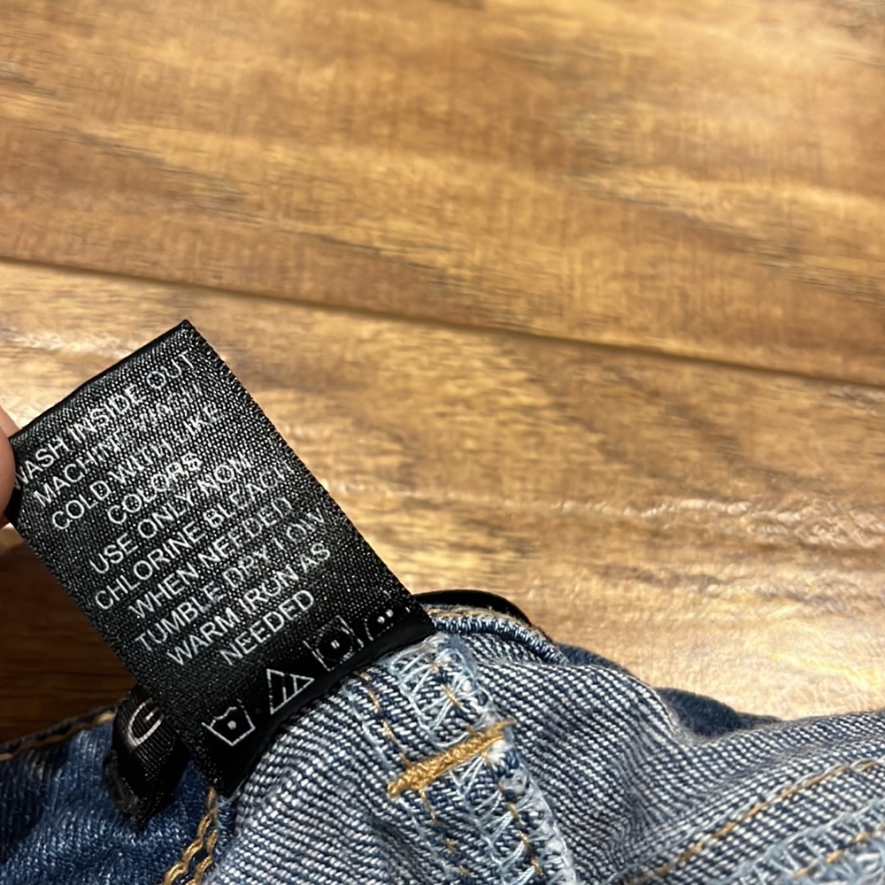GENERRA denim distressed Jean shorts - Picture 10 of 10